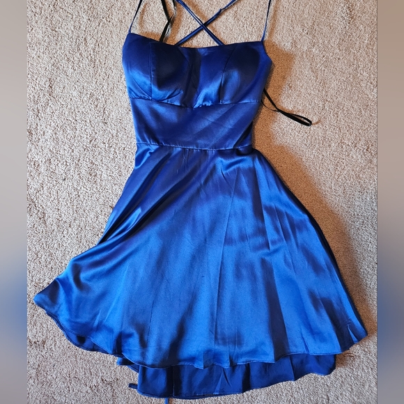 Juniors' Open-Back A-Line Dress - Picture 4 of 4